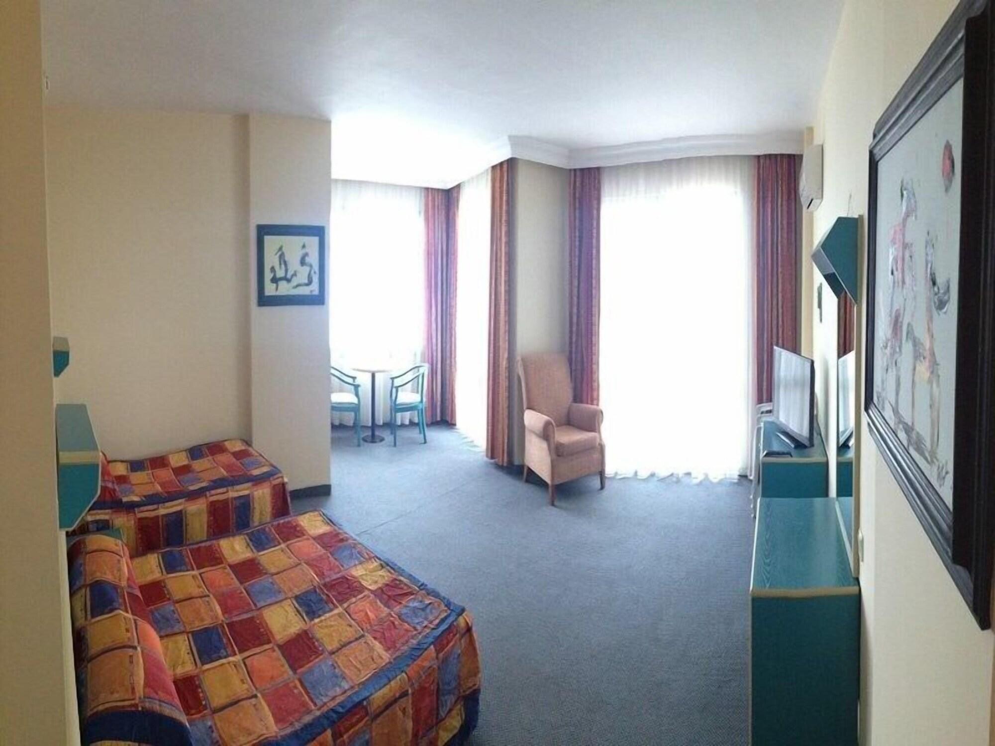 Merlin Beach Park Hotel Tosmur Exteriér fotografie